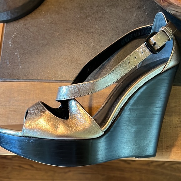 Burberry London wedge platforms, gold, Sz 38 - Picture 13 of 14